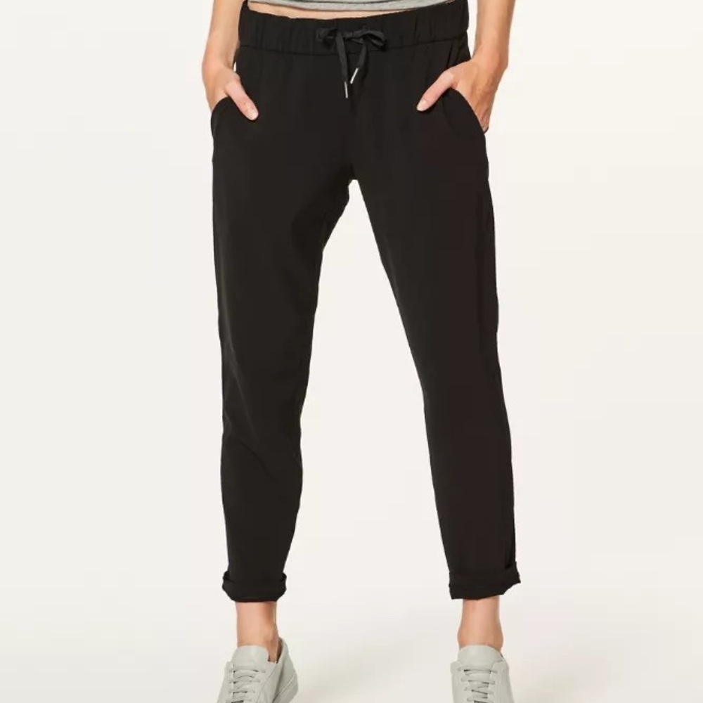 lululemon athletica Black Cropped Ankle Joggers
